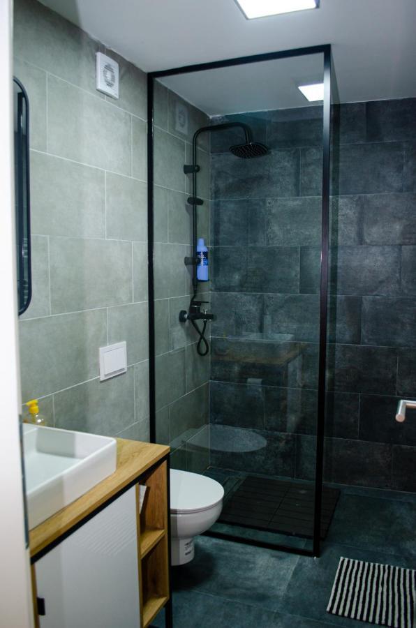 Lägenhet Lovely 1-bedroom Unit With Free Parking Skopje