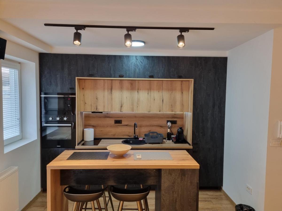 Lägenhet Lovely 1-bedroom Unit With Free Parking Skopje